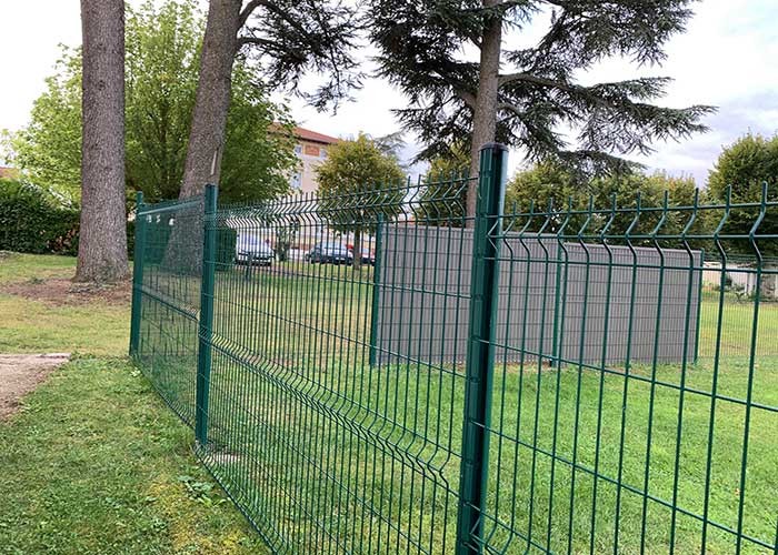 3d Curvy Pvc Coated Welded V Mesh Security Fencing For Airport