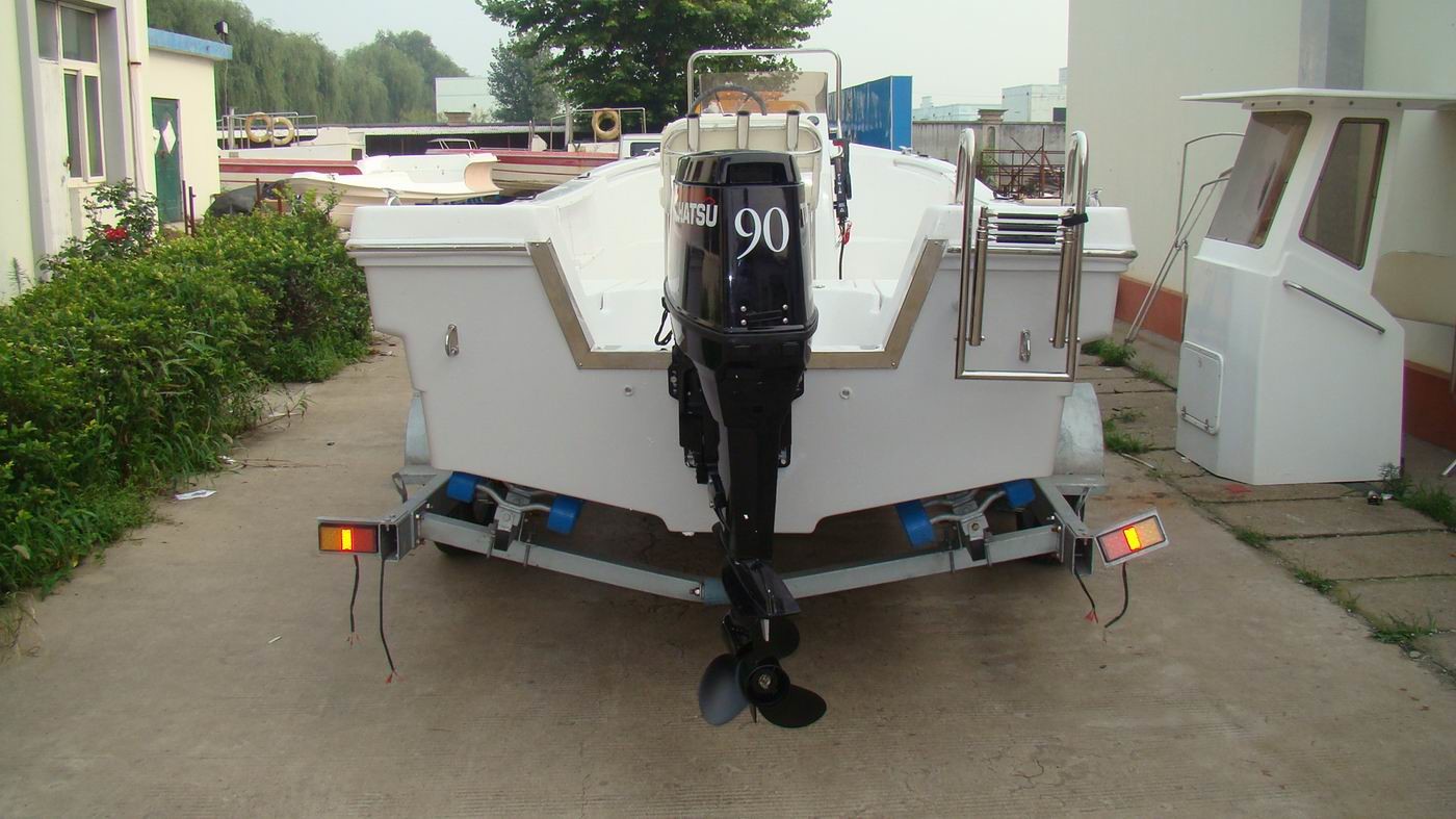 White 6.8m Fiberglass Fishing Boats 120L Fuel Tank 3 Rod Holders With Trailer
