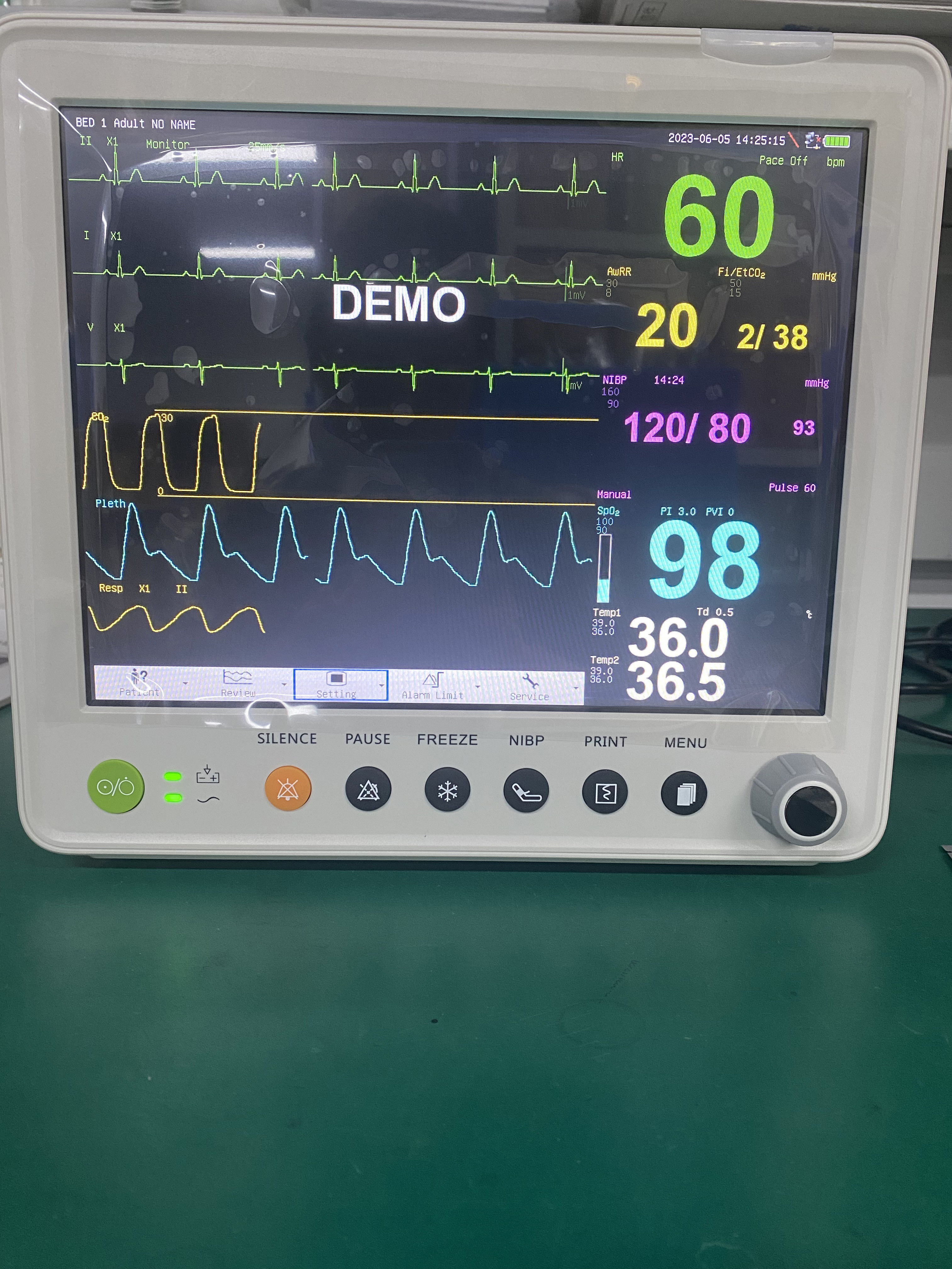 Lightweight Monitoring Device 6 Parameter Patient Monitor With 8 Hours Battery Life