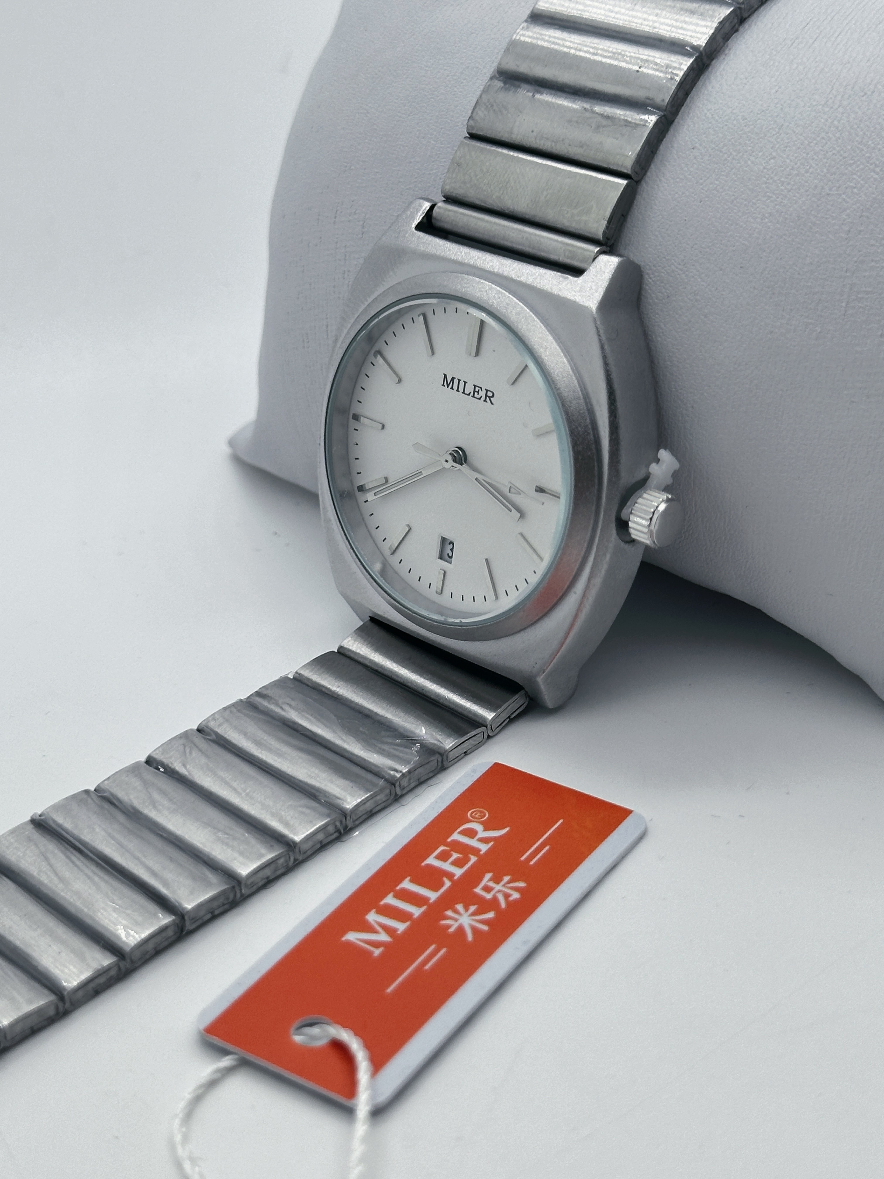 Aqua Resistant Quartz Stainless Steel Men Watch With Analog Display And Luminous Hands