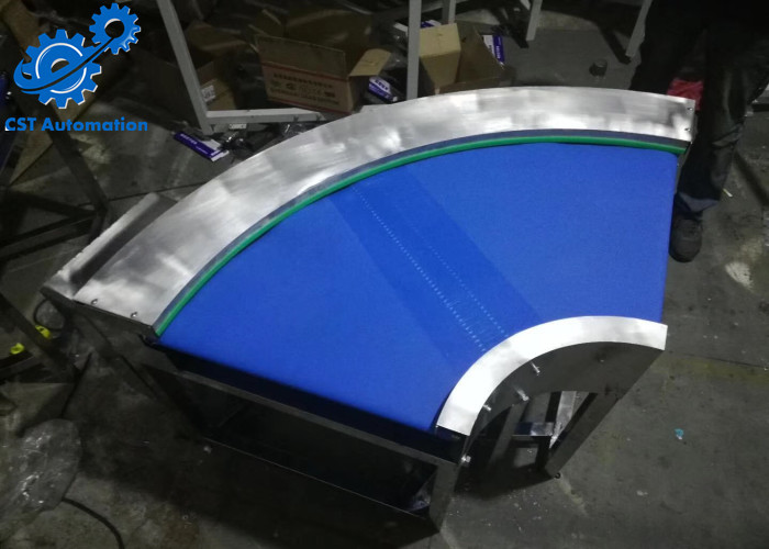 90 Degree Angled Roller Conveyor Blue Belt Large Transmission Capacity