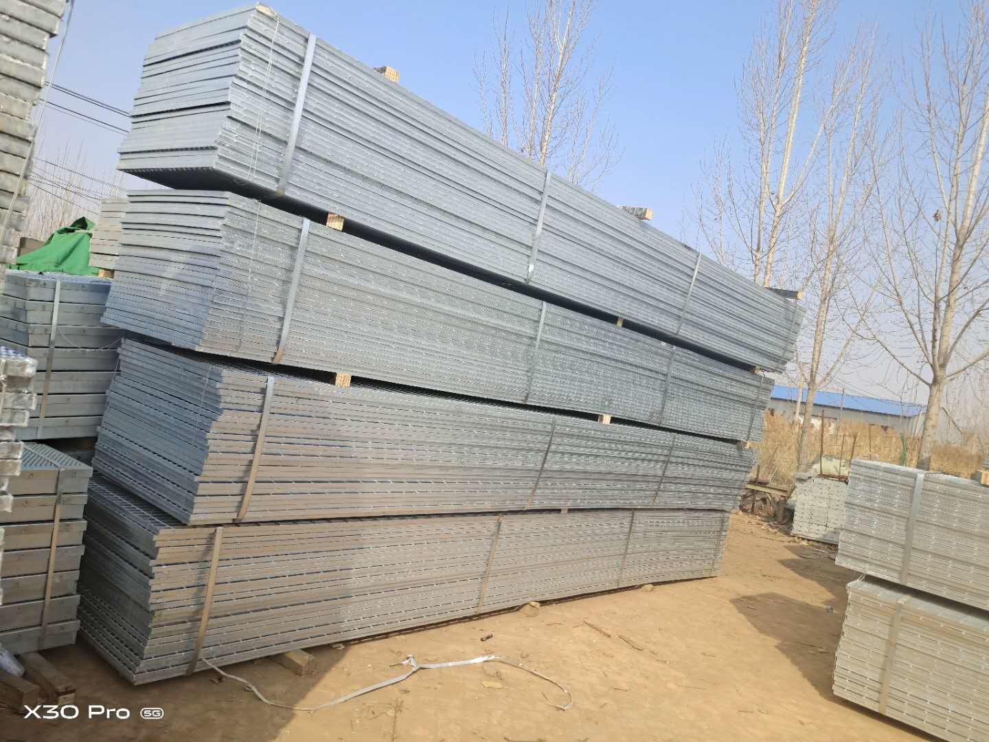 Welding Serrated Bar Industrial Steel Grating
