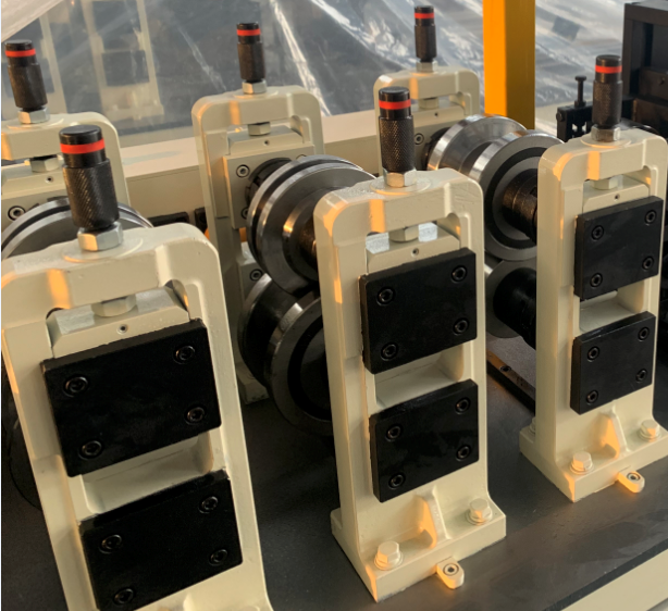 Molding frame of stud and track machine 