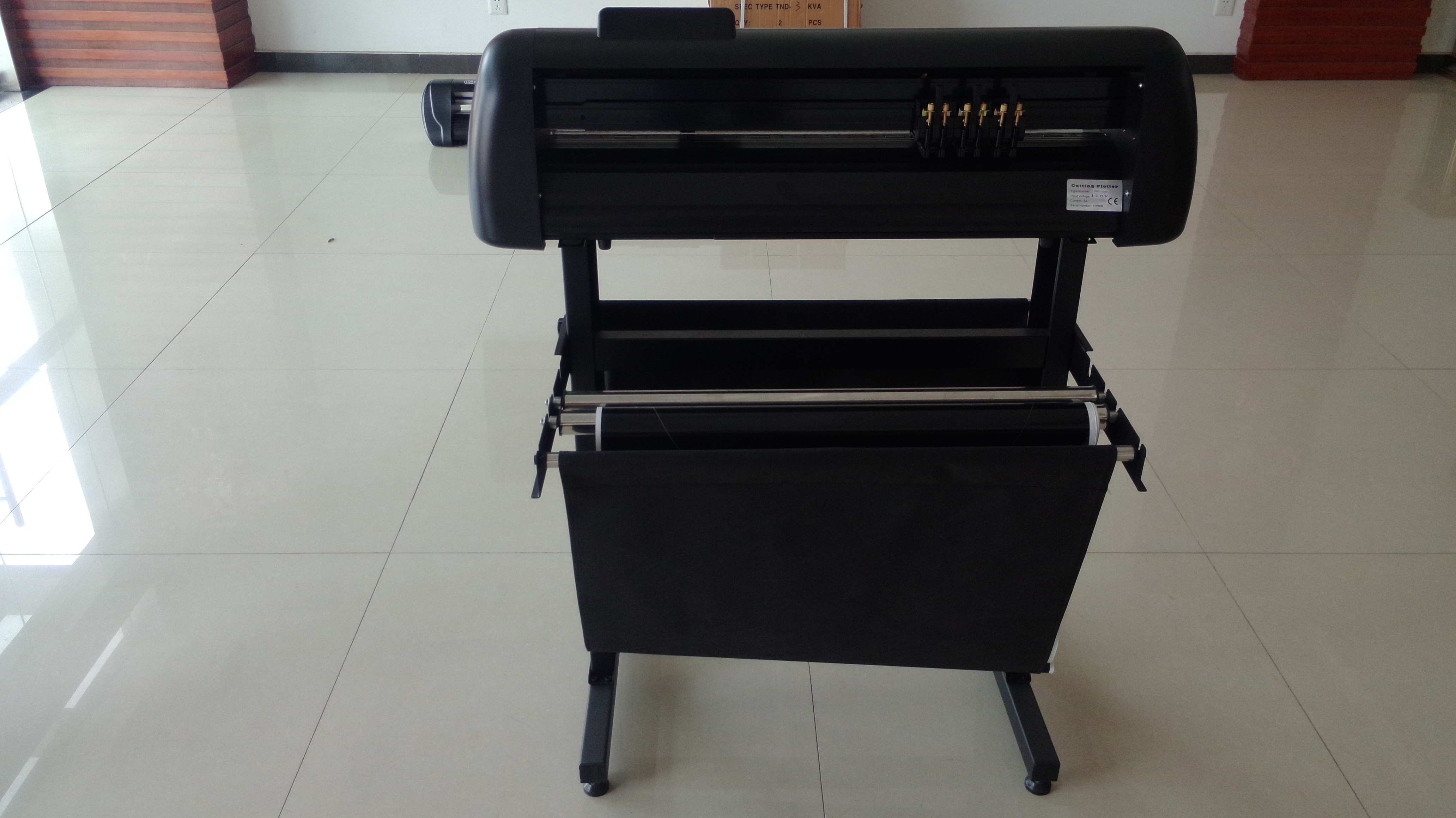 Black Color Sticker Cutting Plotter Machine Servo Motor 0.0245 Mm/S Esolution