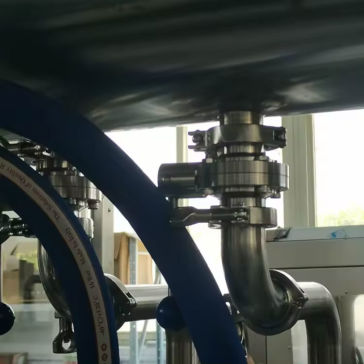 Automatic Liquid And Paste Products Tracking Filling Machine