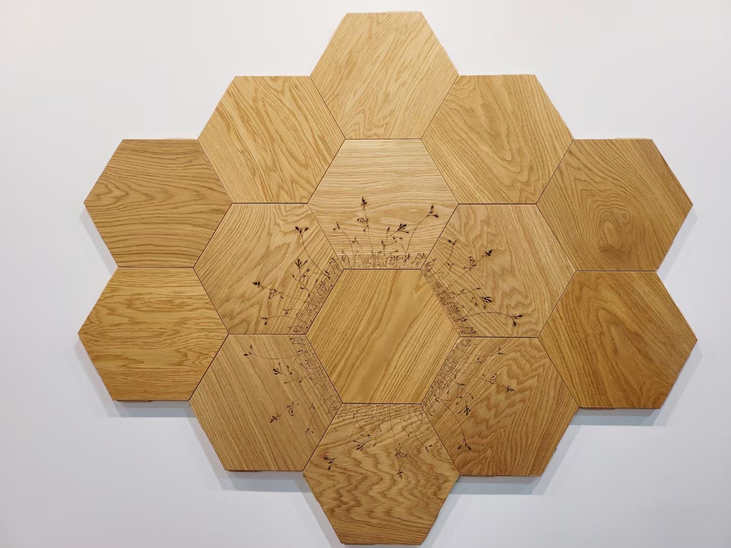 Living Room Engineered Wood Flooring Plank With Art Parquet Design