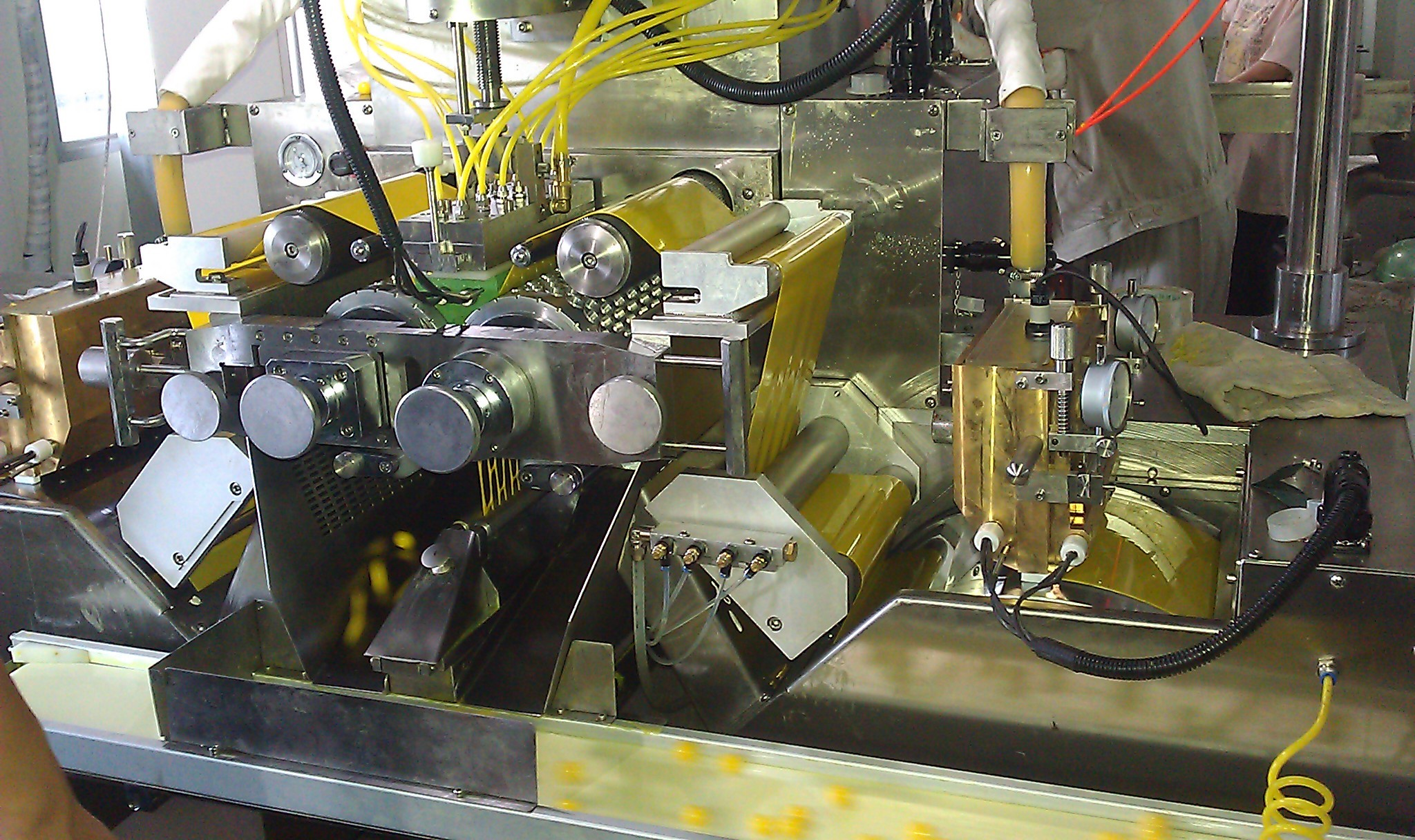 Fish Oil Automatic Capsule Machine S610 , Big Scale Gel Capsule Filling Machine