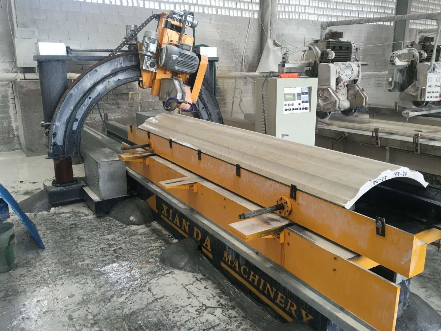 Heavy Duty Column Cutting Machine Precision Large Cutting Capacity Low Noise Level