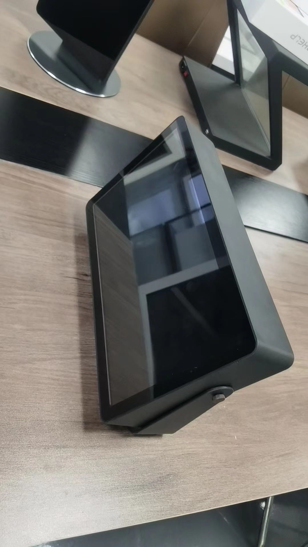 Custom Shape Bracket Design 10.1-18.5inch Transparent LCD Display Box Contrast Ratio HDMI VGA USB Interface