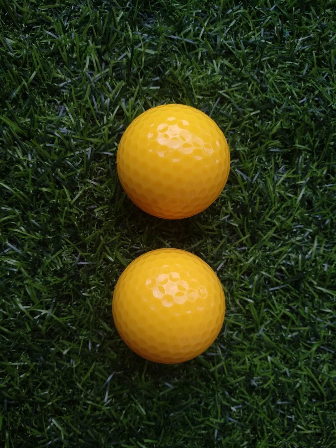 fluorescent golf ball , golf balls , fluorescent golf balls in black light (glow in uv )
