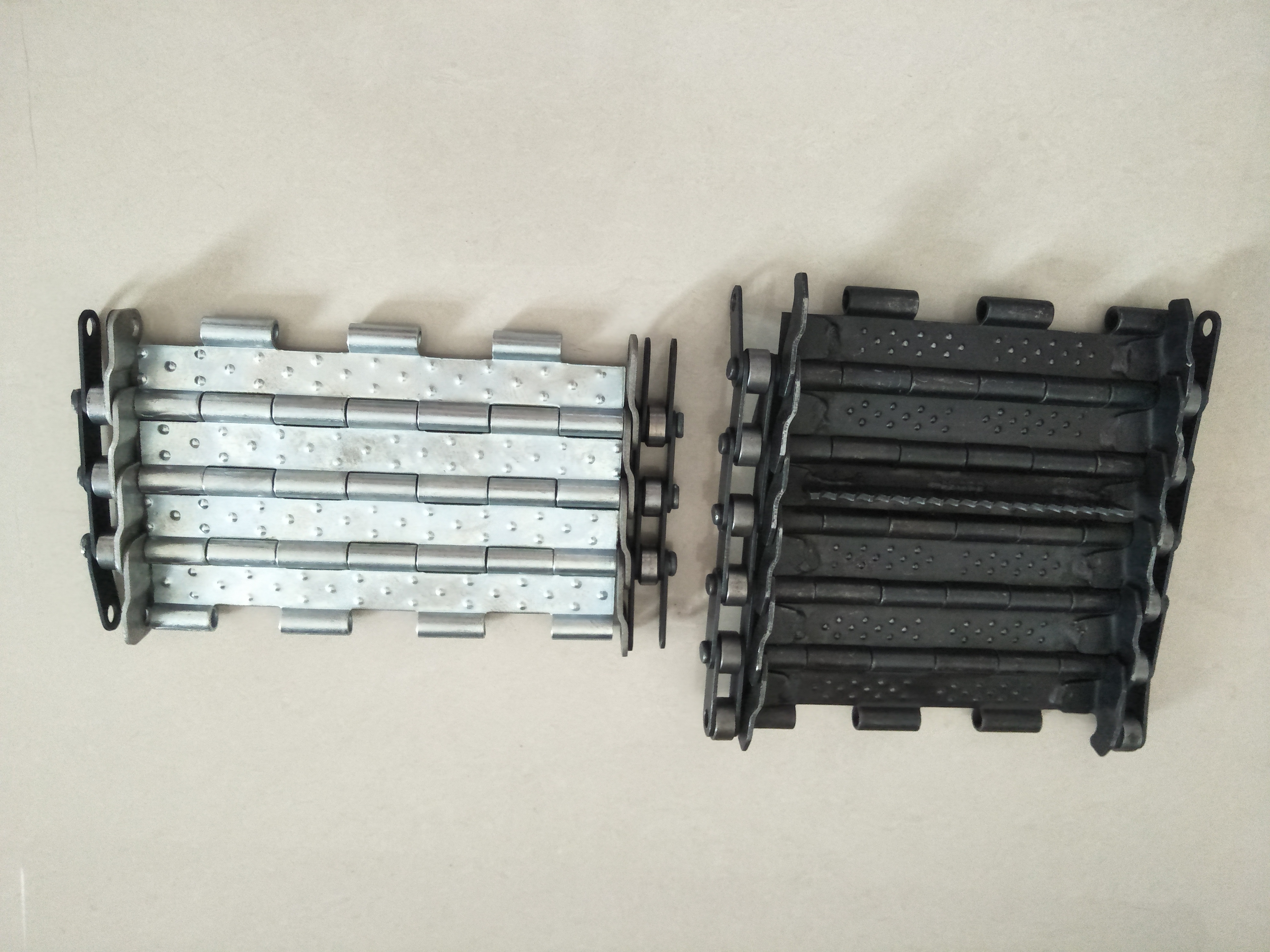 Hinged Plate Chain Link Conveyor Belt 20kgs SS304 Corrosion Resistant