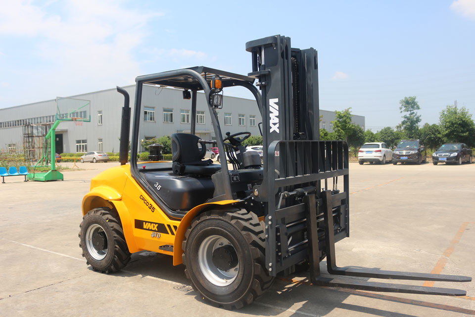 3.5 Ton 2WD Compact All Terrain Forklift Yanmar 4TNE98(EUIII) Japanese Engine