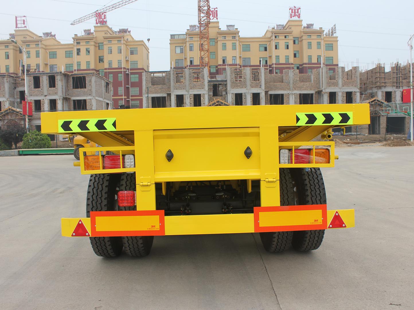 Japan Market Semi Truck Flatbed Trailer with 80T Max Payload and Hydraulic Ladder