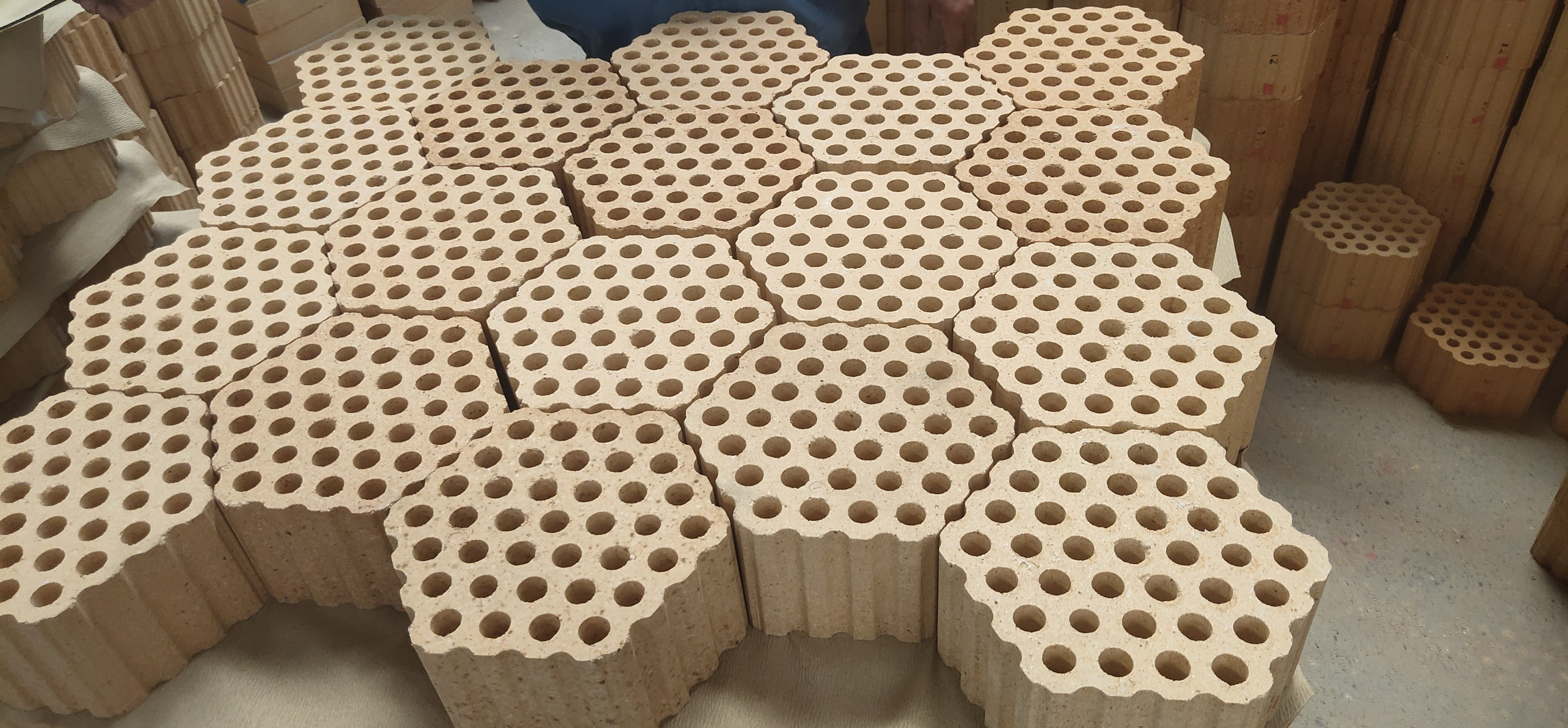 Low Thermal Conductivity 0.4% CaO Clay Insulating Brick