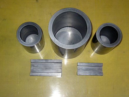 Furnace Auxiliary Accessories Metal Sintering Graphite Crucible For Mold Casting