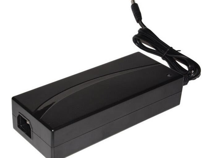 12V 5a AC DC Power Adapter Level 5 For CCTVs / Notebook 100 ~ 240v Input