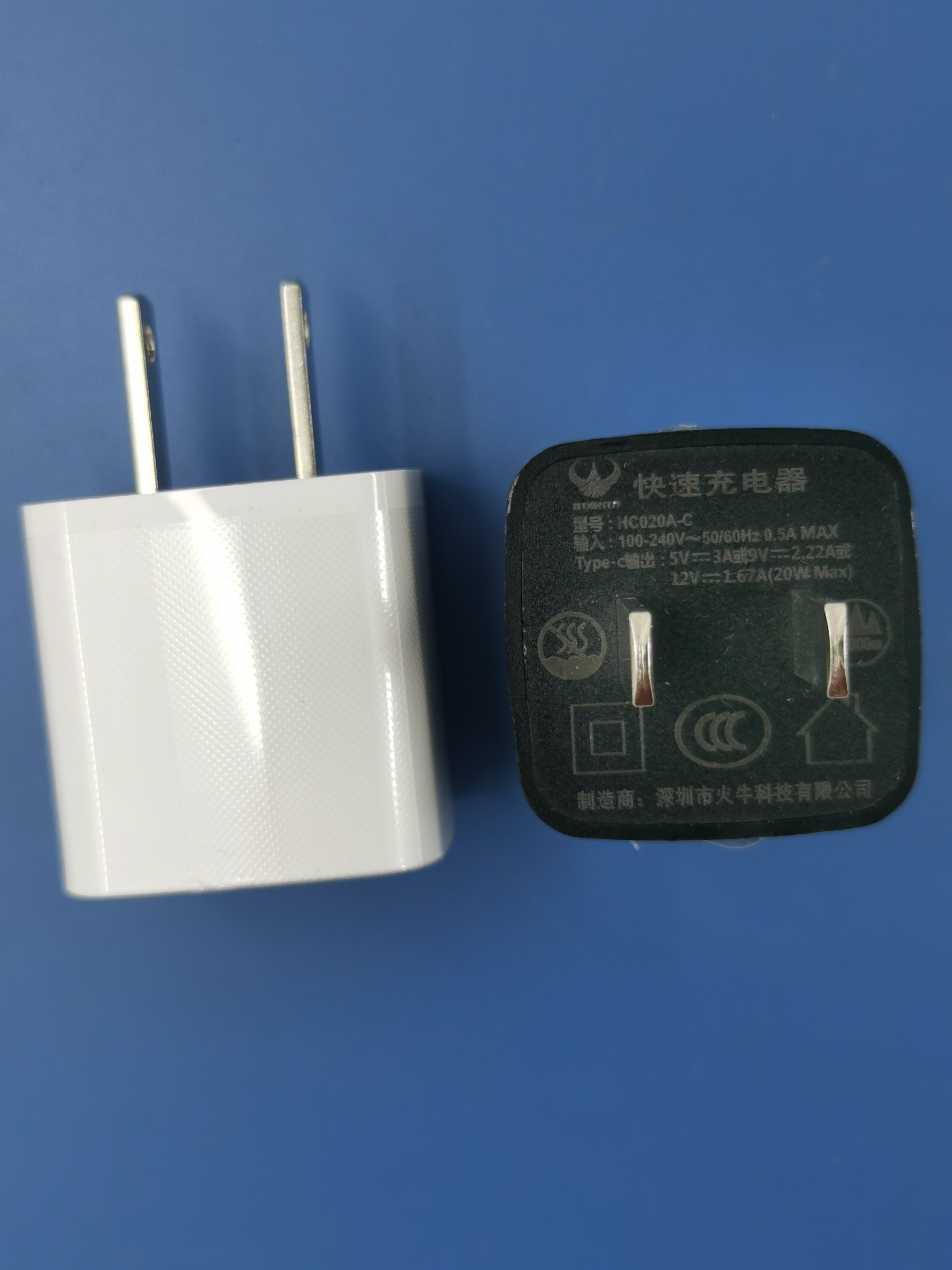 White Charging Fast Charging Wall Charger For US Plug 12V Output Universal Compatibility
