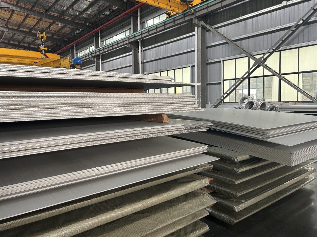 8k Heat Resistant Stainless Steel Sheet 0.3mm Brushed Hot Rolled Rustproof