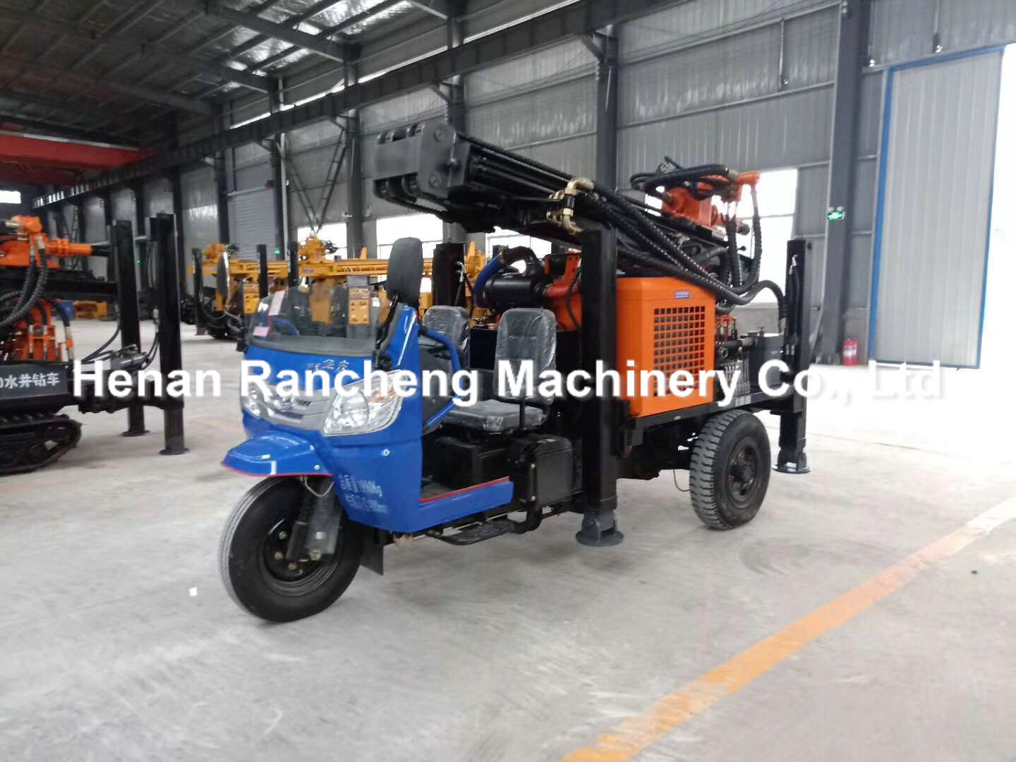 200m 22 HP Futian Brand Tricycle Mounted Hydraulic DTH Drilling Rig With Higher Air Power