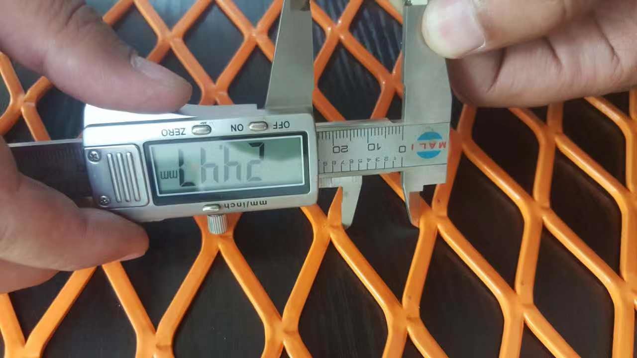 JIS Standard G3141 XS-41 SPCC-SD Expanded Metal Mesh