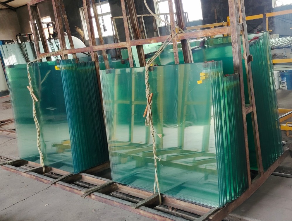 Clear PVB Toughened Laminated Glass in Super White Color for Curved Applications