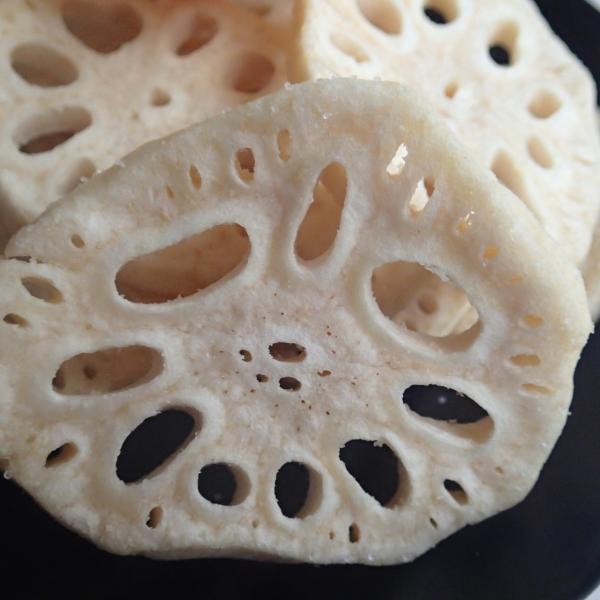 Salt lotus root crisp lotus root crisp fried dehydrated vegetables dried lotus
