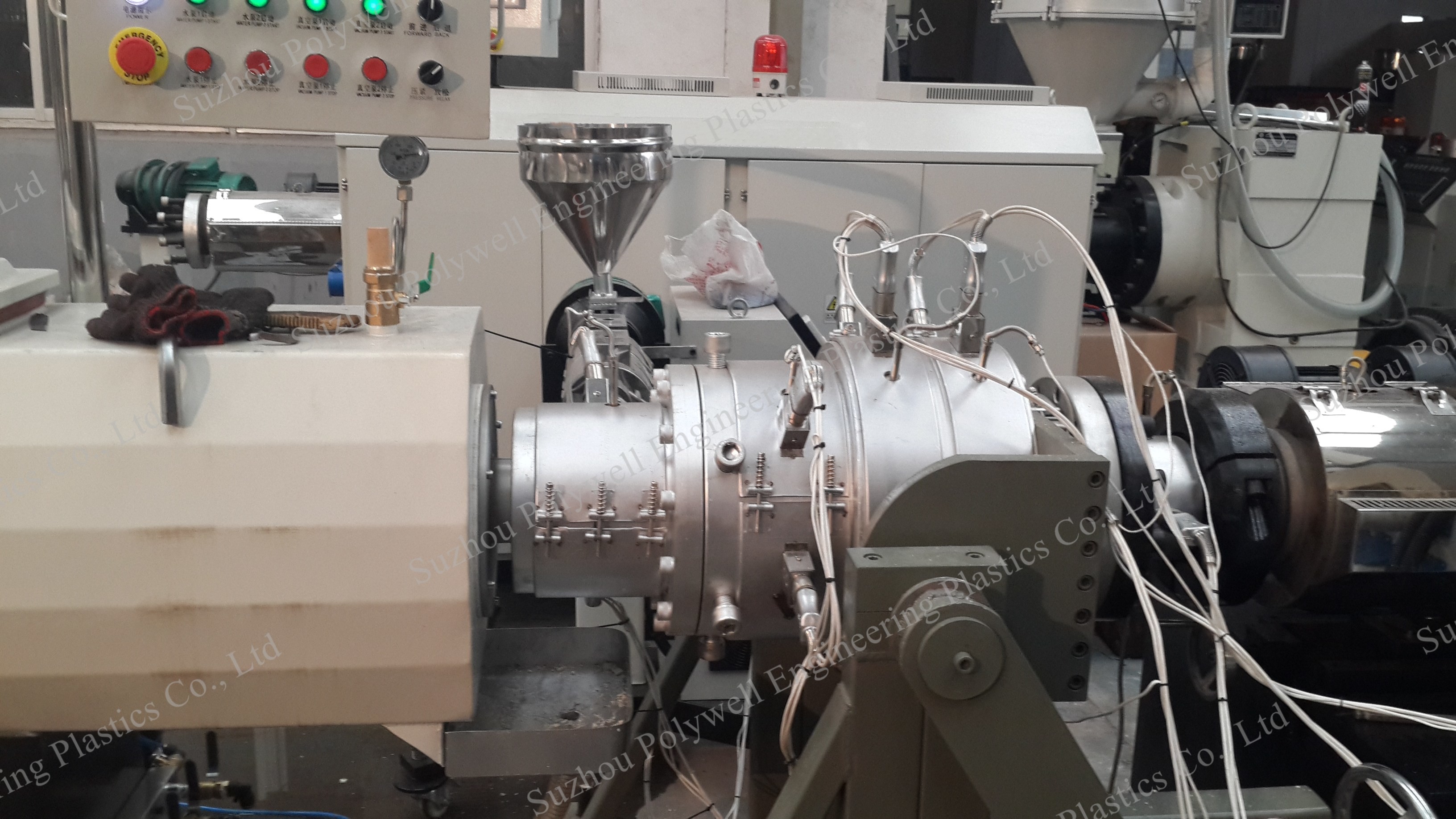 Plastic PVC/CPVC/UPVC Water& Electric Conduit Pipe/Tube Extrusion/Extruding Making Production Line Machine