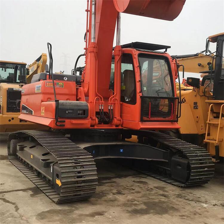 Used Doosan DX300 Excavator with 2000 Working Hours and Original Hydraulic Valve