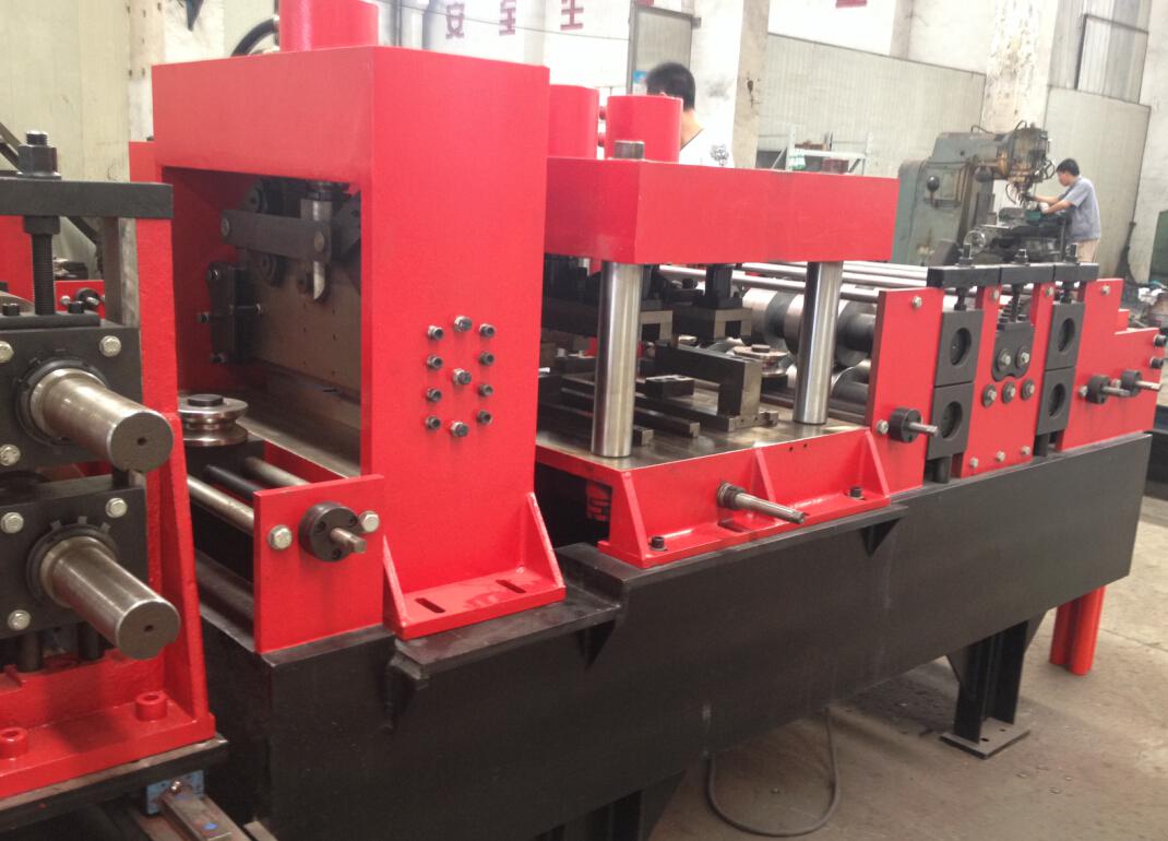 Automatical C U  Purlin Roll forming Machine With Servo Feeding and Punching