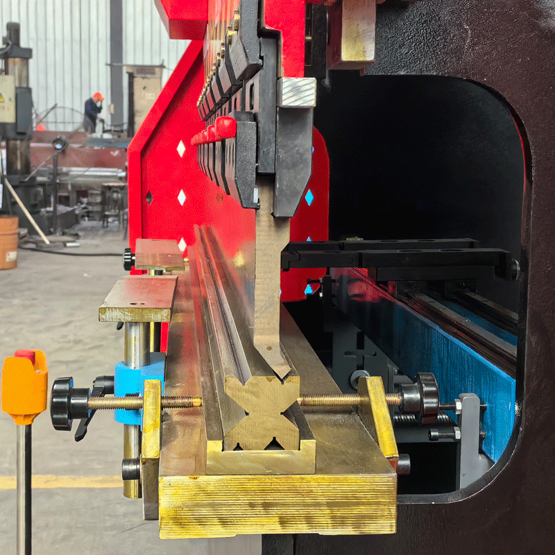 CNC Bending Machine Hydraulic Press Brake 40T 2mm Thick Metal Folding