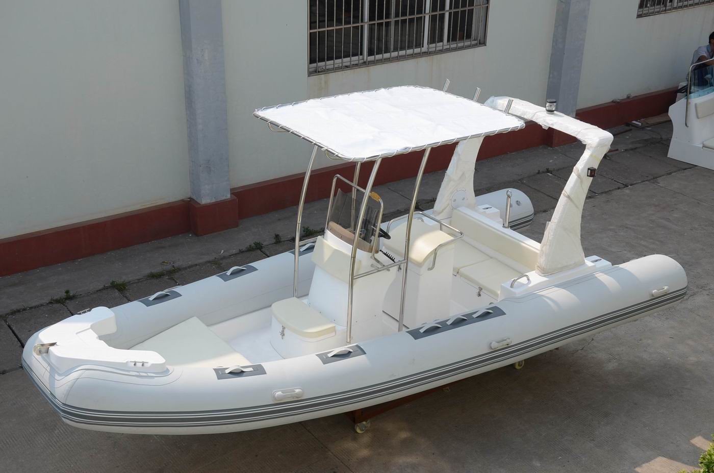 10 Person Inflatable Boat With Stylish Console , 580cm Large Inflatable Boat