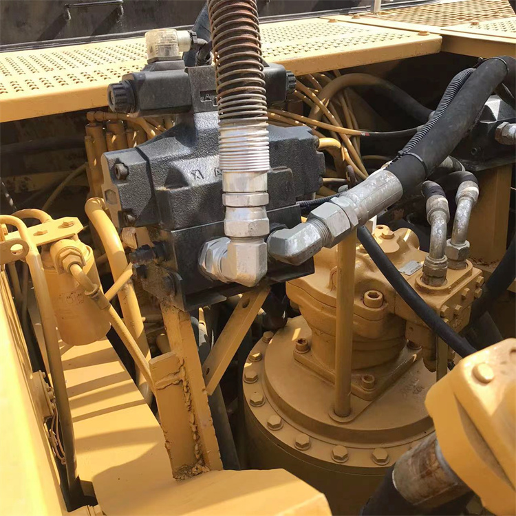 30 Ton Used Caterpillar 330BL Excavator with Original Hydraulic Cylinder in Shanghai