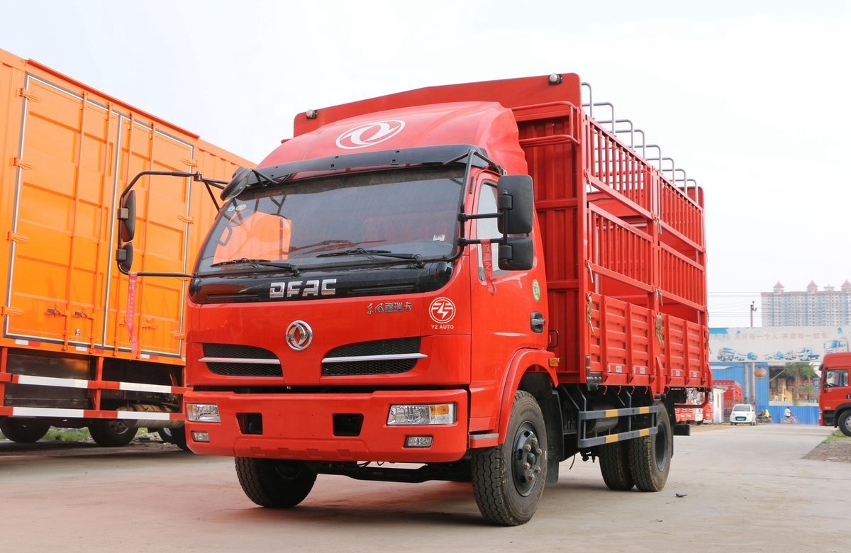 8 Cylinders Diesel Fuel Fence Van Cargo Trucks For Animal Transportation