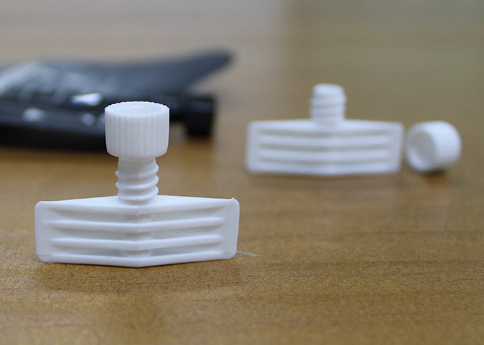 4.5mm Dia Cosmetic HDPE Twist Spout Cap Top Spout Integral Custom Color
