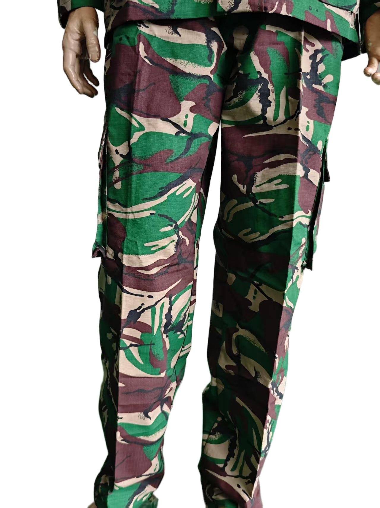 Tactical Forest Combat Uniform Woodland Camo With MOLLE and IR Reduction For Gabon