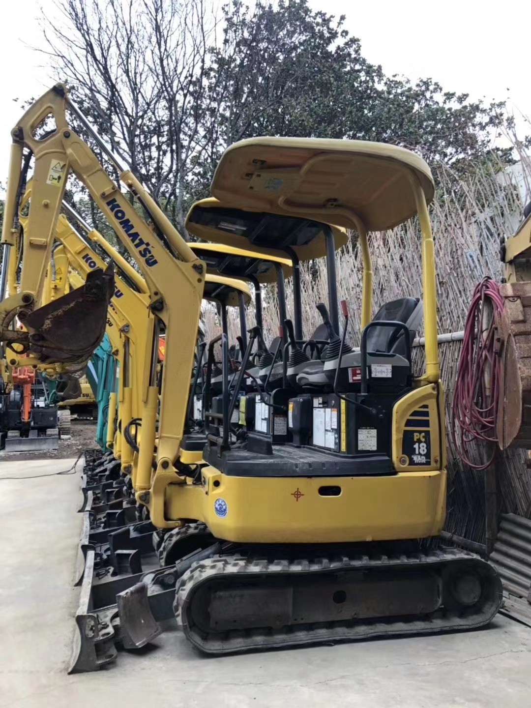 Universal Backhoe Mini Yuchai Excavator With YC4E180-20 Engine