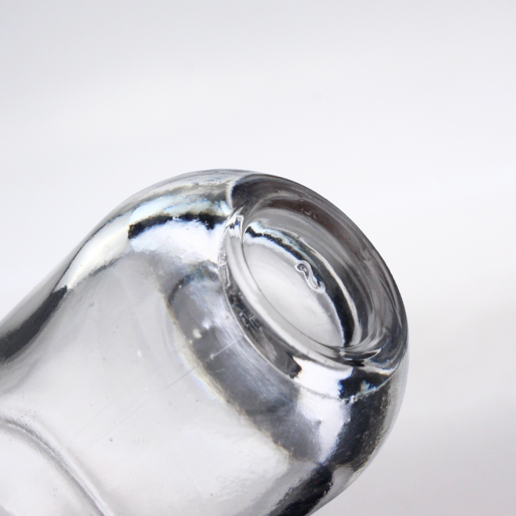 China Empty Clear 30ml Glass Liquid Foundation Bottle With White Pump F139 Popular Shape Makeup