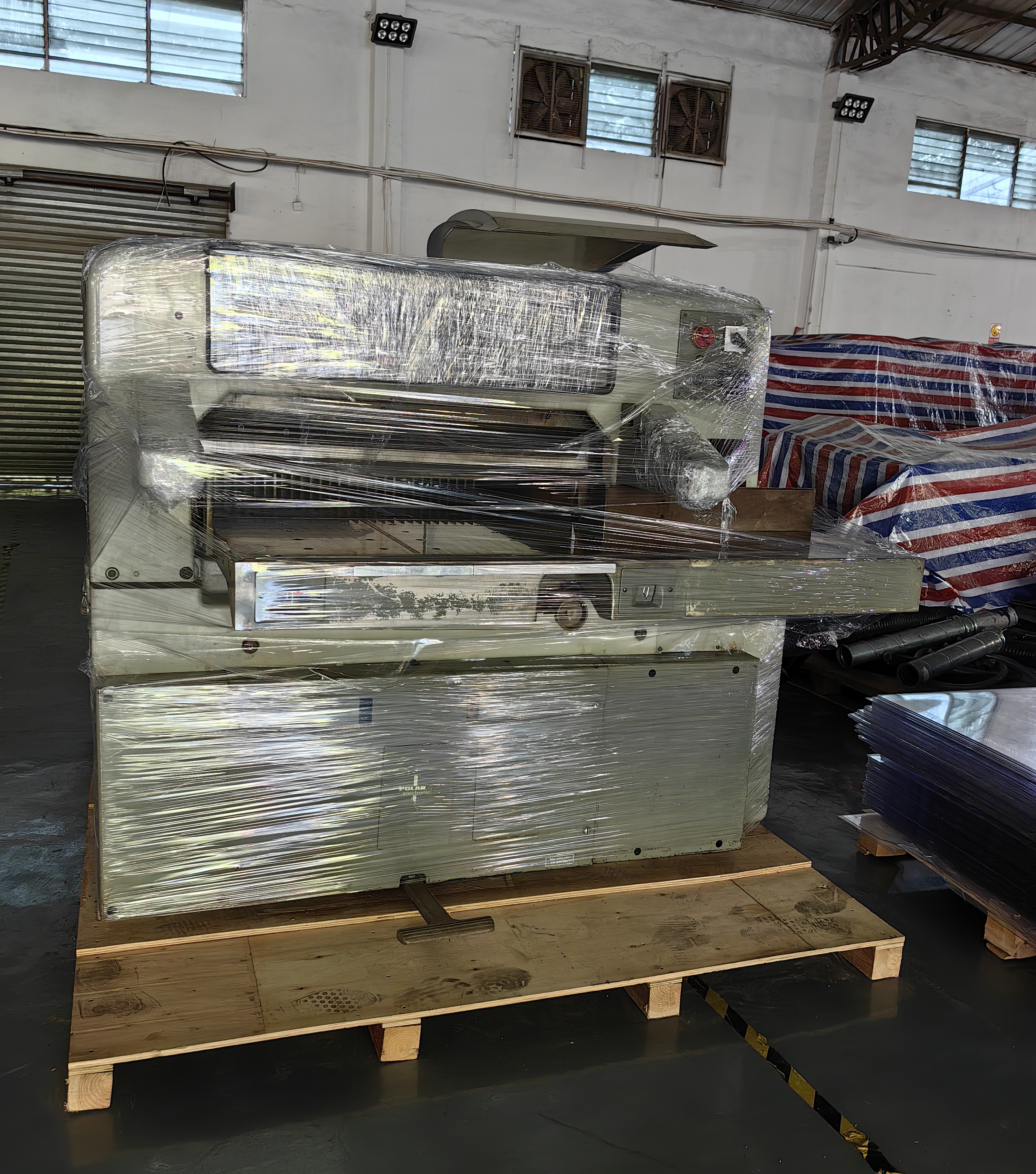 Printing Shops CE Standard Hydraulic Worm Gear Driving Industrial Paper Cutter Machine Guillotine