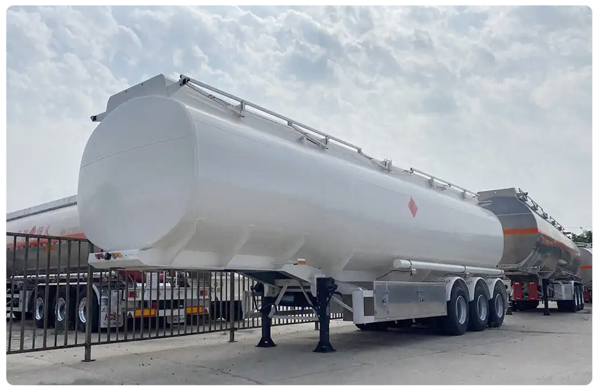 CIMC Q370R 13150*2500*4100mm 1 compartment 15000kgs Tare weight 10 pcs leafs spring 45CBM 3 Axle LNG transport Tank Semi Trailer