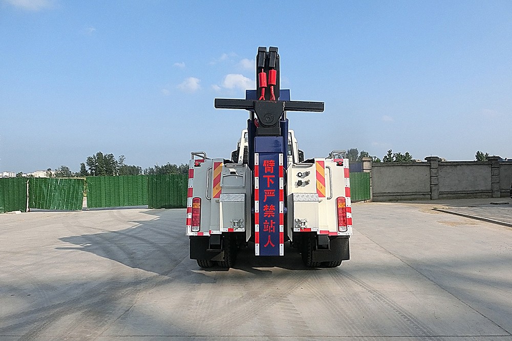 Howo Double Rear Axle and Eight Wheels,2 Sections Lazy Arms, 3 Section Bracket Arms Wrecker Truck for Pulling and Dragging