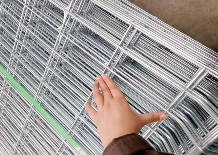 Economical 3D Folded V Shape Welded Wire Mesh Fence Panels With 55x200mm Mesh
