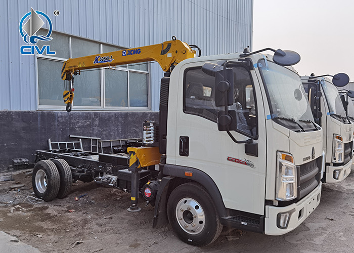 2-5 Tons Light Cargo Truck Mounted Crane tank capacity 120L