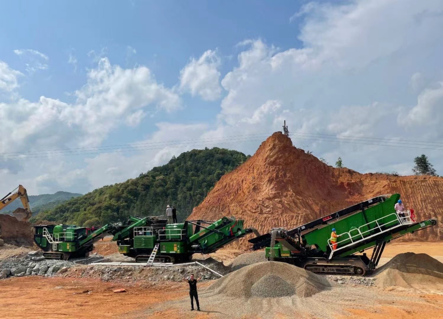 C106 Crawler Type Mobile Crushers And Screeners 600×900 Small Portable Granite Gravel