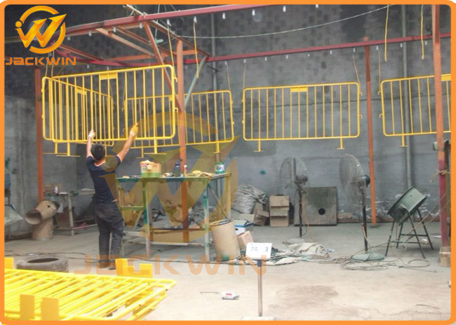 Temporary Flat Feet Galvanized Crowd Control Barrier Iron Tube Customized Size