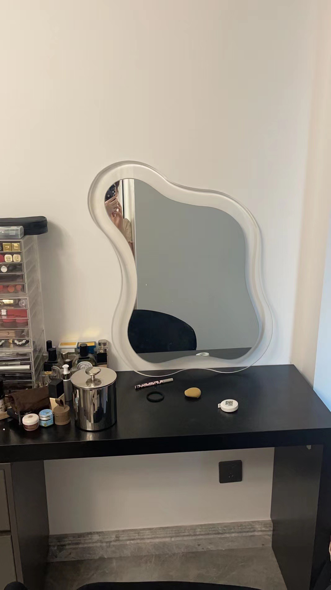 Lighted Acrylic Wall Mounted Magnifying Mirror For Bathroom Vanity