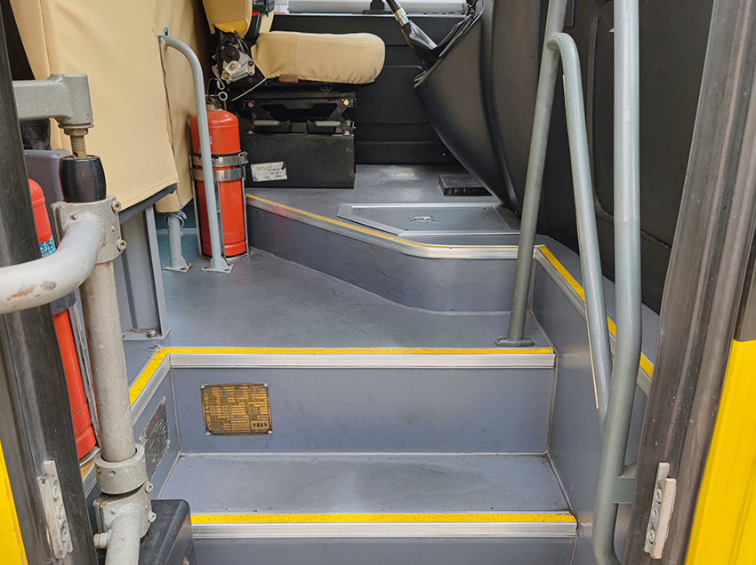 Yutong 41 Seats Used School Buses Diesel Fuel Produced In August 2014