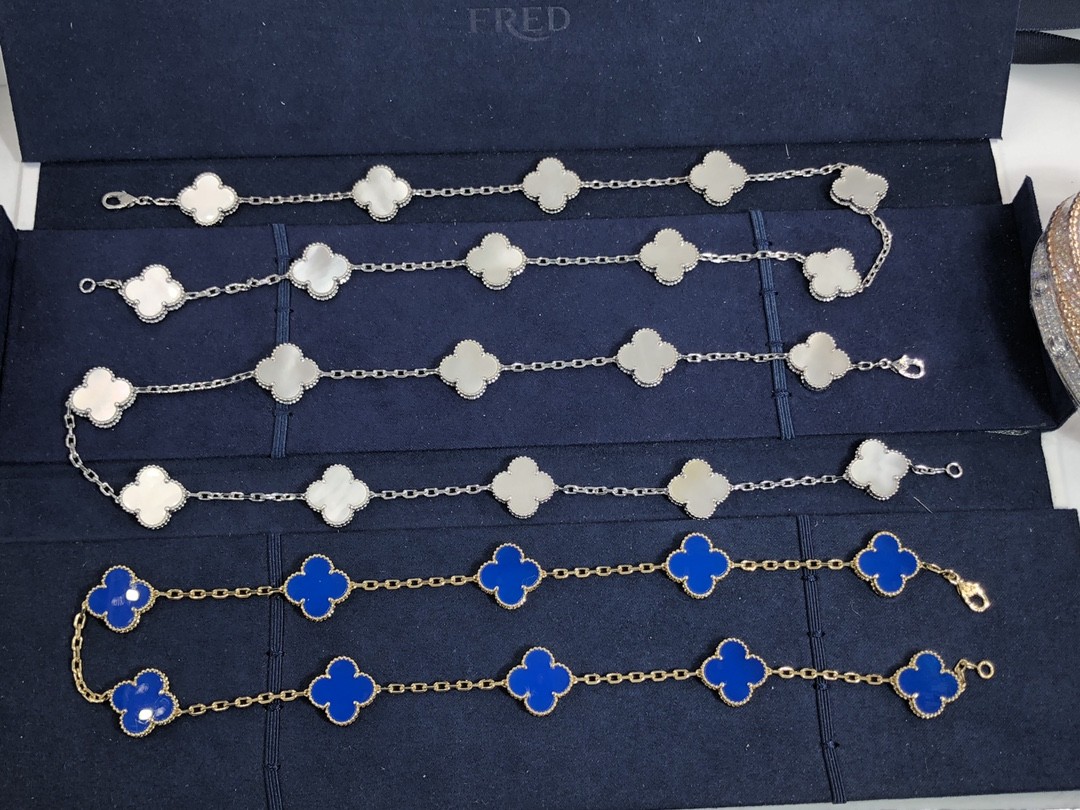 Fantastic Van Cleef & Arpels 18k Gold Vintage Alhambra Necklace 10 Motifs