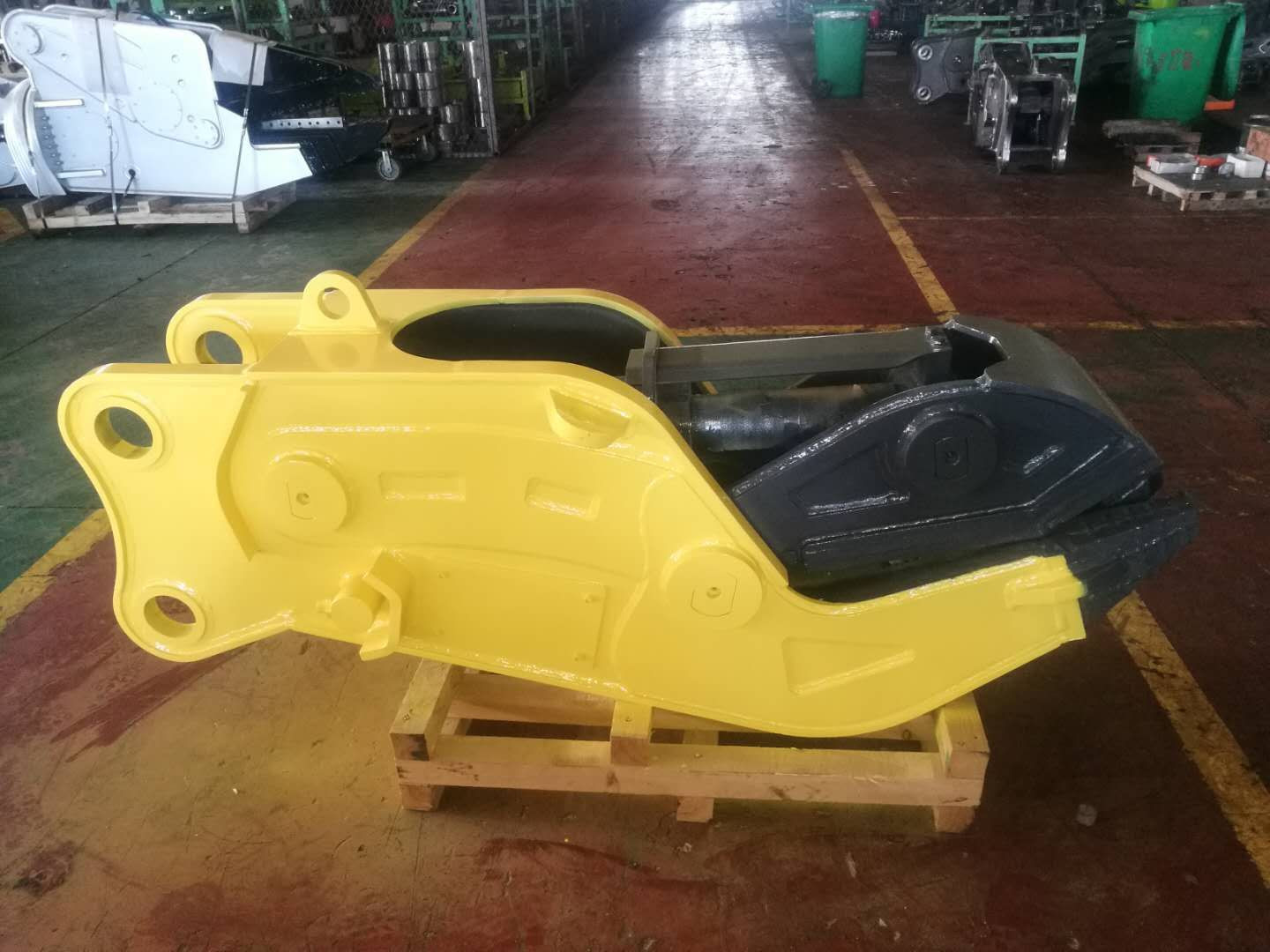 Maximize your demolition efficiency with our high quality hydraulic concrete pulverizers. It has durable construction.