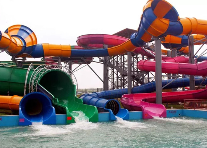Sunshine Coast Water World Park Magicloop Water Slide Playground For Kids / Adults