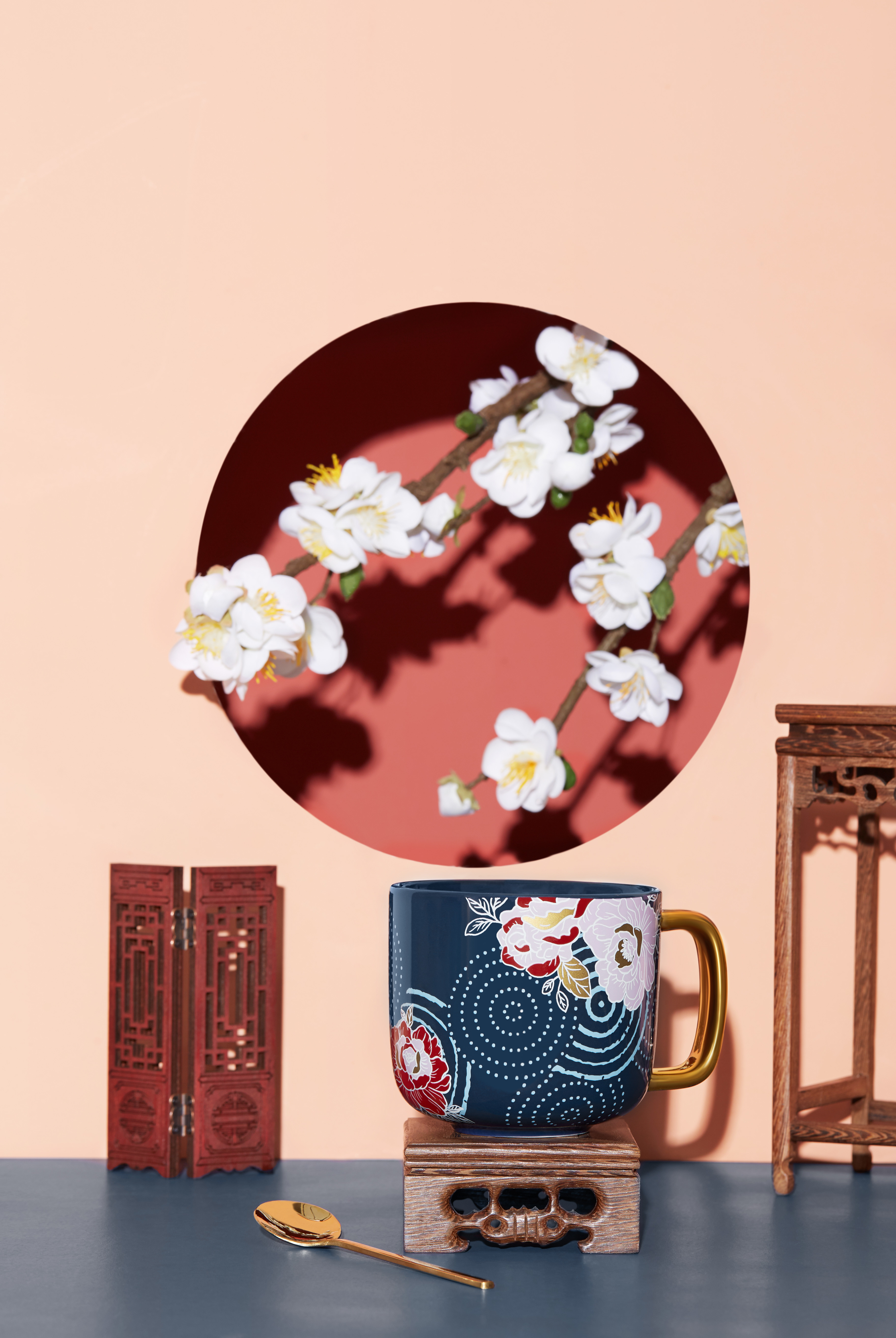 Ready To Ship In Stock Red Blue Pink Mug Gold Handle Asian Chinese Style Decal Ceramic Mugs With Handpaint Handle For Lover Gift